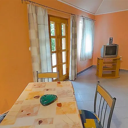 Apartment Apartment- Yellow *